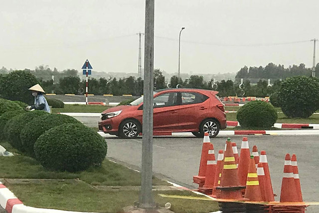 Xe giá rẻ Honda Brio tại Việt Nam sẽ không có bản số sàn - Hình 2 Xe gia re Honda Brio tai Viet Nam se khong co ban so san-Hinh-2