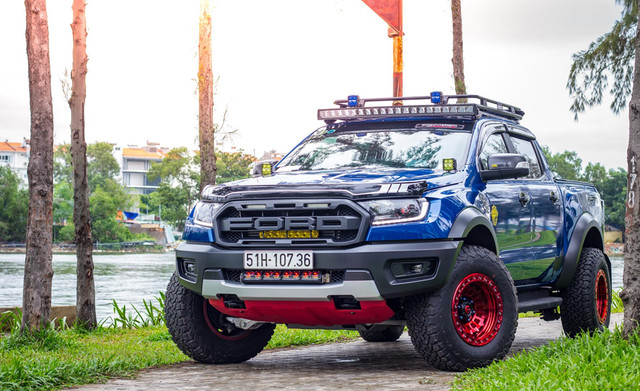 Dân chơi Sài Gòn chi trăm triệu độ "sắc đẹp" Ford Raptor - Hình 9 Dan choi Sai Gon chi tram trieu do