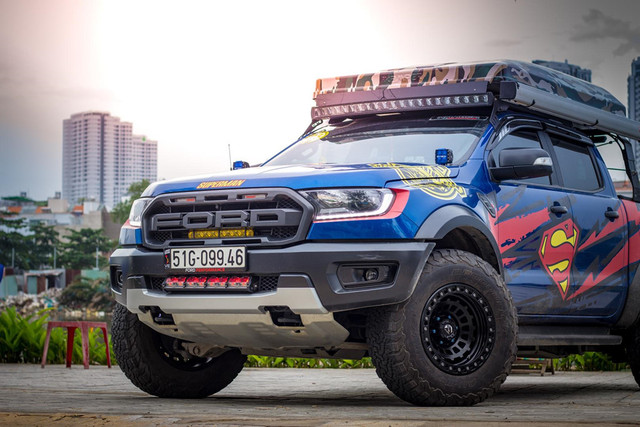 Dân chơi Sài Gòn chi trăm triệu độ "sắc đẹp" Ford Raptor - Hình 2 Dan choi Sai Gon chi tram trieu do