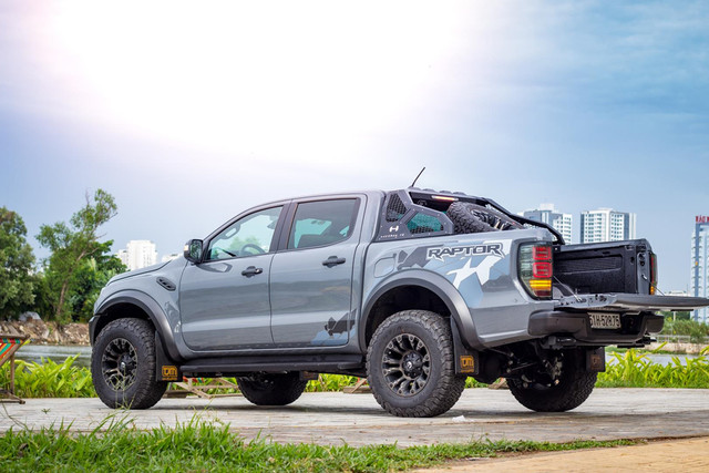 Dân chơi Sài Gòn chi trăm triệu độ "sắc đẹp" Ford Raptor - Hình 6 Dan choi Sai Gon chi tram trieu do