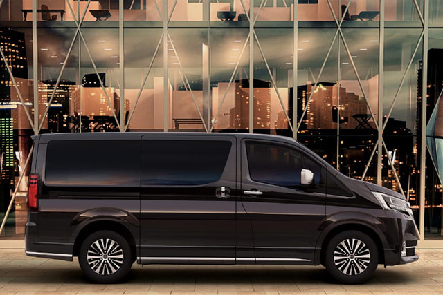 Cận cảnh Toyota Granvia bản siêu sang từ 992 triệu - Hình 2 Can canh Toyota Granvia ban sieu sang tu 992 trieu-Hinh-2