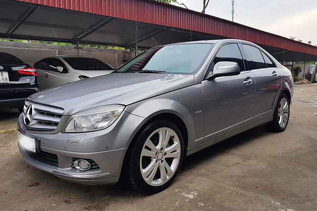 Cận cảnh xe sang Mercedes C200 chỉ 400 triệu đồng Can canh xe sang Mercedes C200 chi 400 trieu dong