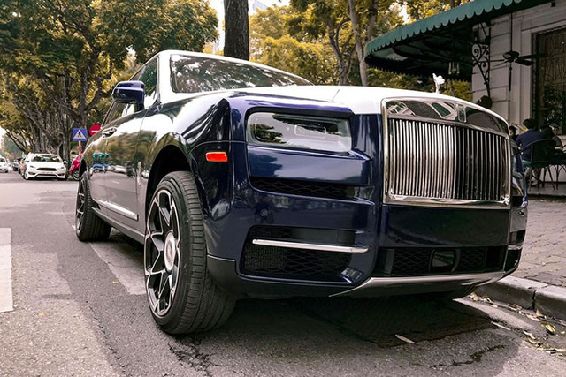 Bộ đôi Rolls-Royce Cullinan gần 100 tỷ ở nhà đại gia Hà thành - Hình 5 Bo doi Rolls-Royce Cullinan gan 100 ty o nha dai gia Ha thanh-Hinh-5