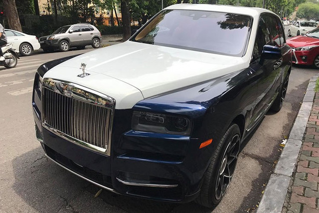 Bộ đôi Rolls-Royce Cullinan gần 100 tỷ ở nhà đại gia Hà thành - Hình 9 Bo doi Rolls-Royce Cullinan gan 100 ty o nha dai gia Ha thanh-Hinh-9