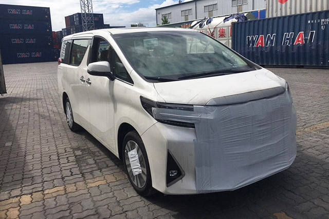 Đàm Vĩnh Hưng tậu xe hạng sang Toyota Alphard bạc tỷ - Hình 2 Dam Vinh Hung tau xe hang sang Toyota Alphard bac ty-Hinh-2