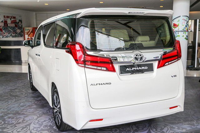 Đàm Vĩnh Hưng tậu xe hạng sang Toyota Alphard bạc tỷ - Hình 3 Dam Vinh Hung tau xe hang sang Toyota Alphard bac ty-Hinh-3
