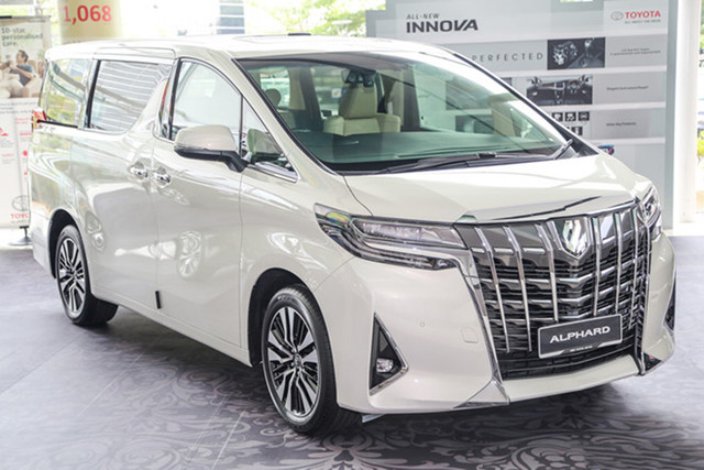 Đàm Vĩnh Hưng tậu xe hạng sang Toyota Alphard bạc tỷ - Hình 4 Dam Vinh Hung tau xe hang sang Toyota Alphard bac ty-Hinh-4