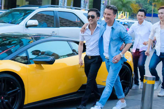 Đàm Vĩnh Hưng tậu xe hạng sang Toyota Alphard bạc tỷ - Hình 10 Dam Vinh Hung tau xe hang sang Toyota Alphard bac ty-Hinh-10