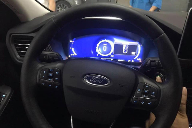 Cận cảnh Ford Escape 2020 gần 1 tỷ tại Việt Nam - Hình 6 Can canh Ford Escape 2020 gan 1 ty tai Viet Nam-Hinh-6