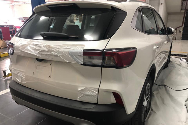 Cận cảnh Ford Escape 2020 gần 1 tỷ tại Việt Nam - Hình 4 Can canh Ford Escape 2020 gan 1 ty tai Viet Nam-Hinh-4