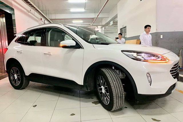 Cận cảnh Ford Escape 2020 gần 1 tỷ tại Việt Nam - Hình 9 Can canh Ford Escape 2020 gan 1 ty tai Viet Nam-Hinh-9