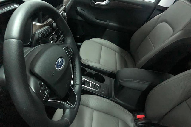 Cận cảnh Ford Escape 2020 gần 1 tỷ tại Việt Nam - Hình 5 Can canh Ford Escape 2020 gan 1 ty tai Viet Nam-Hinh-5