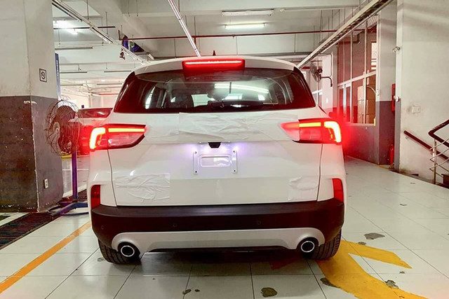Cận cảnh Ford Escape 2020 gần 1 tỷ tại Việt Nam - Hình 8 Can canh Ford Escape 2020 gan 1 ty tai Viet Nam-Hinh-8