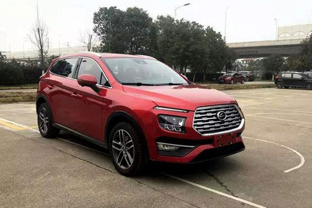 "Mổ xẻ" xe Tàu Landwind từng nhái Land Rover Mới đây, những hình ảnh mới nhất về mẫu xe Trung Quốc Landwind E315 đã được nhà sản xuất Trung Quốc hé lộ. Qua đó, những đường nét thiết kế ăn theo Land Rover đã được loại bỏ để thay bằng hình ảnh hoàn toàn mới, trẻ trung và mang bản sắc riêng nhiều hơn.