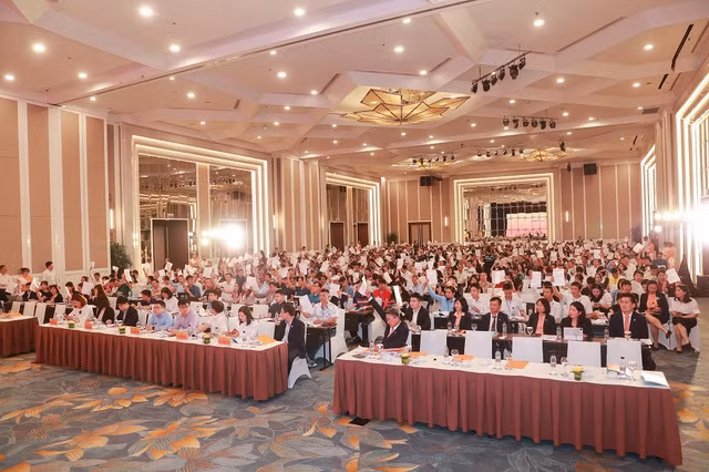 SHB: Ngan hang vung, ben co dong