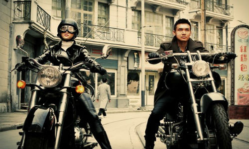 Sao xứ Đài cực ngầu bên mô tô phân khối lớn. Sao xứ Đài cực ngầu bên mô tô phân khối lớn.