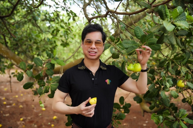 Những khu vườn tiền tỷ rộng thênh thang của sao Việt - Hình 12 Nhung khu vuon tien ty rong thenh thang cua sao Viet-Hinh-12