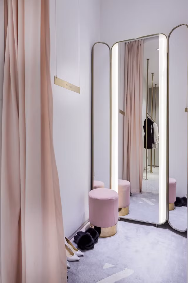 Giai ma cac bi an thu vi ben trong cac cua hang thoi trang