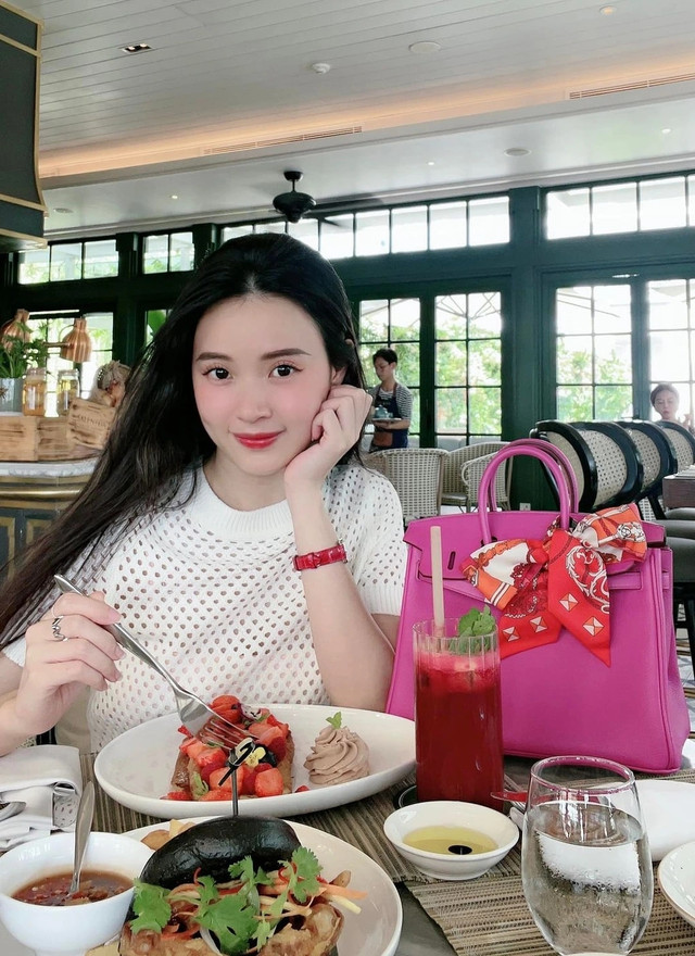 Vào xem tủ đồ hiệu của hotgirl đời đầu Midu - Hình 7 Vao xem tu do hieu cua hotgirl doi dau Midu-Hinh-7