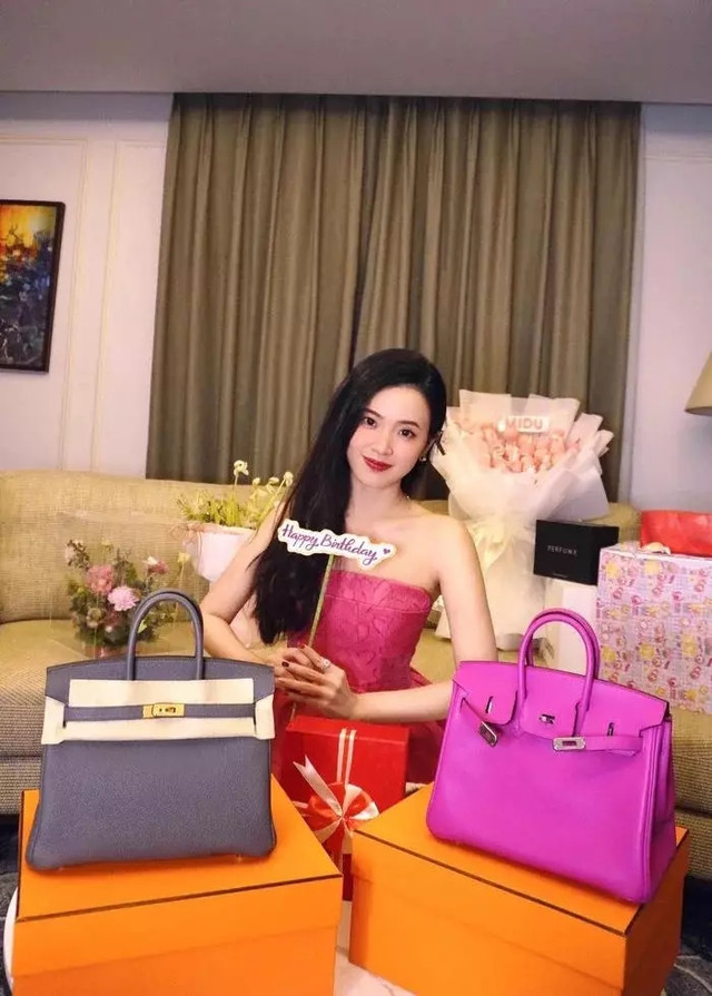 Vào xem tủ đồ hiệu của hotgirl đời đầu Midu - Hình 5 Vao xem tu do hieu cua hotgirl doi dau Midu-Hinh-5