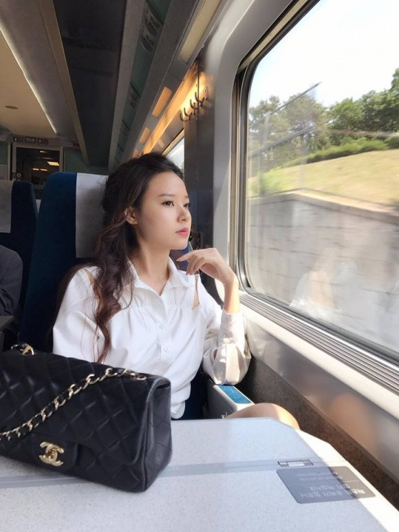 Vào xem tủ đồ hiệu của hotgirl đời đầu Midu - Hình 9 Vao xem tu do hieu cua hotgirl doi dau Midu-Hinh-9