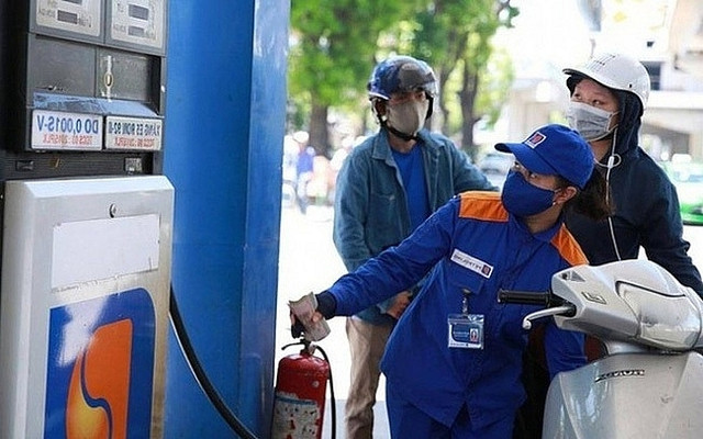 Giá xăng RON95 hôm nay giảm... 15 đồng Gia xang RON95 hom nay giam... 15 dong