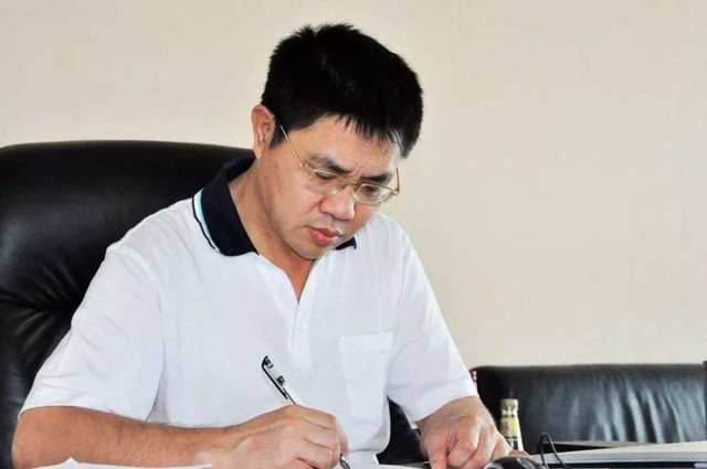 Đại gia xây hàng trăm căn biệt thự tặng dân làng để báo đáp ân tình Dai gia xay hang tram can biet thu tang dan lang de bao dap an tinh