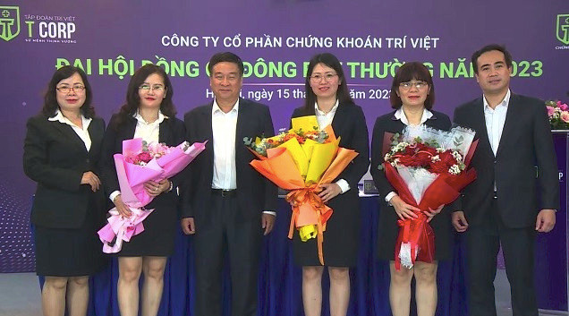 Lanh dao co tham nien cua nhieu doanh nghiep roi 'ghe nong'-Hinh-3