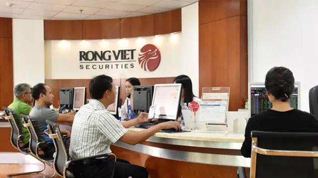 VDS chốt quyền chia thưởng tỷ lệ 45%, cổ phiếu liền tăng trần VDS chot quyen chia thuong ty le 45%, co phieu lien tang tran