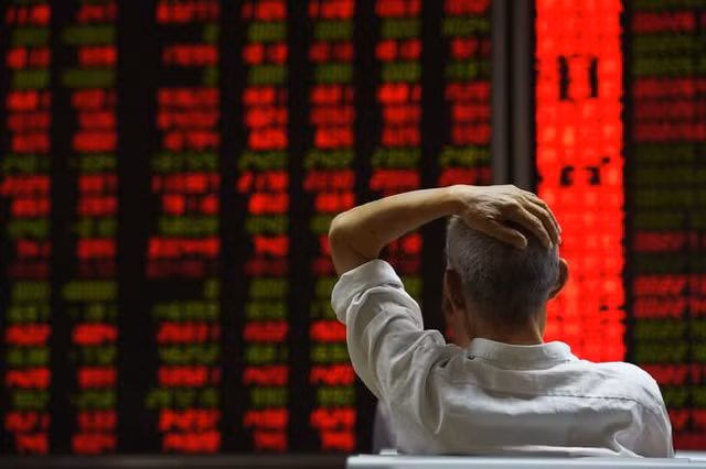 Nha dau tu ban thao ve cuoi phien, VN-Index mat hon 34 diem