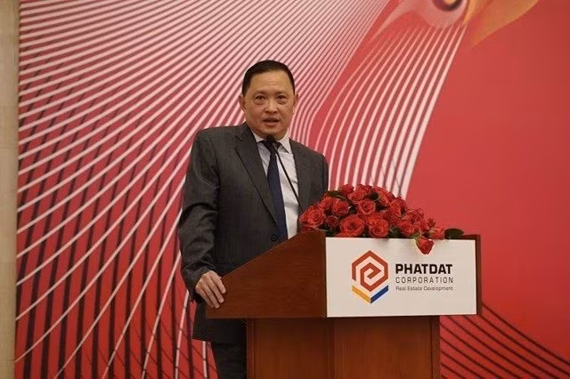 Chu tich Nguyen Van Dat bi ban giai chap them 3,5 trieu co phieu PDR tai phien san 21/12