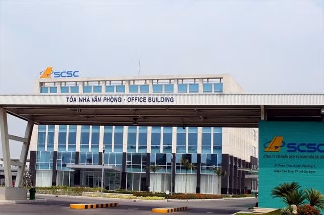 Vua bi Cuc thue phat, SCS lai bi Uy ban Chung khoan 'beu ten' vi loat vi pham cong bo thong tin