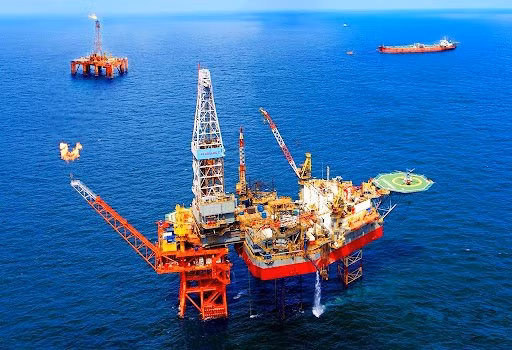 Doanh nghiep dau khi huong loi kep tu gia dau va chuoi du an Lo B – O Mon