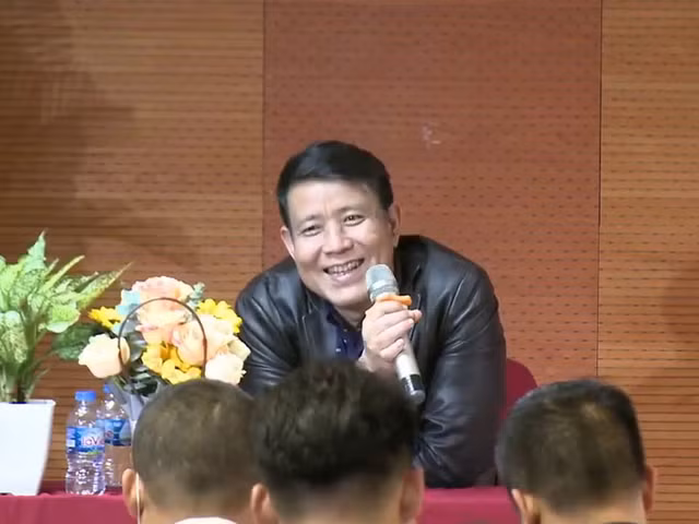 'Thay A7' Nguyen Manh Tuan vua bi ban giai chap co phieu la ai?