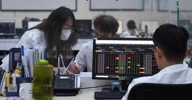 Tu doanh mua rong hon 200 ty dong tap trung o MBB, VPB