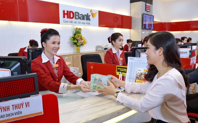 Em trai Phó Tổng Giám đốc HDBank muốn thoái bớt cổ phiếu giữa lúc thị giá sụt giảm Em trai Pho Tong Giam doc HDBank muon thoai bot co phieu giua luc thi gia sut giam