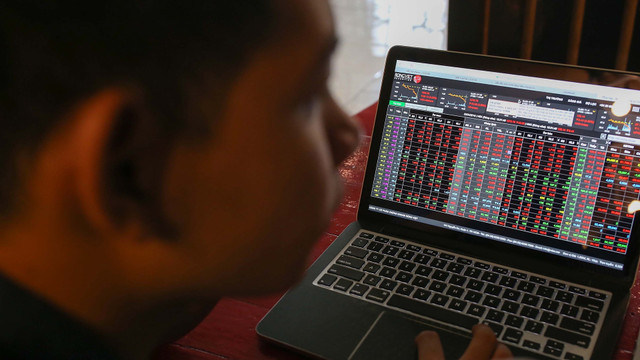 VN-Index thủng mốc 1.000 điểm, quay về đáy 2 năm trước VN-Index thung moc 1.000 diem, quay ve day 2 nam truoc