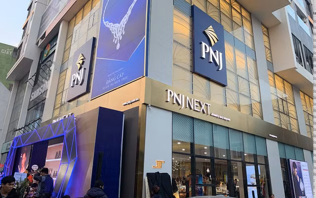 PNJ muon phat hanh 15 trieu co phieu gia 95.000 dong