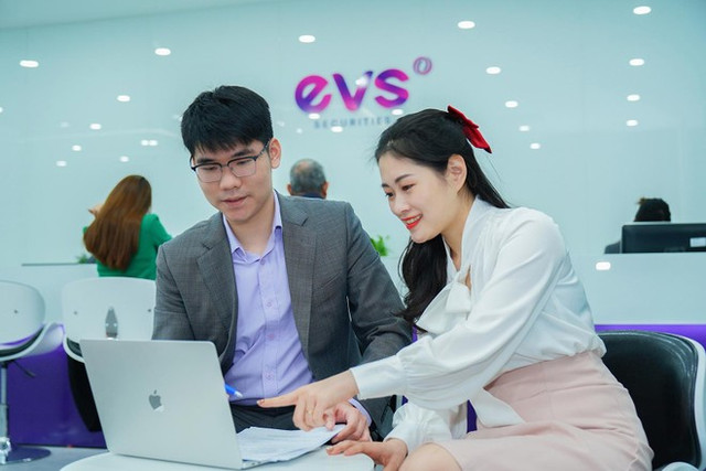 EVS: Thị giá giảm sâu 70%, Chủ tịch ra tay gom 1,2 triệu cổ phiếu EVS: Thi gia giam sau 70%, Chu tich ra tay gom 1,2 trieu co phieu