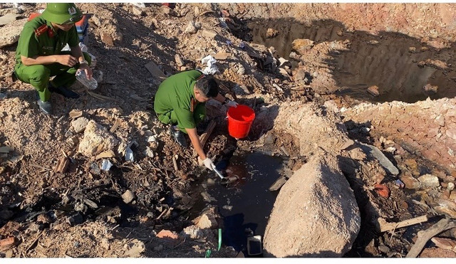 TLD bị bắt quả tang xả nước thải ra môi trường không đúng quy định TLD bi bat qua tang xa nuoc thai ra moi truong khong dung quy dinh