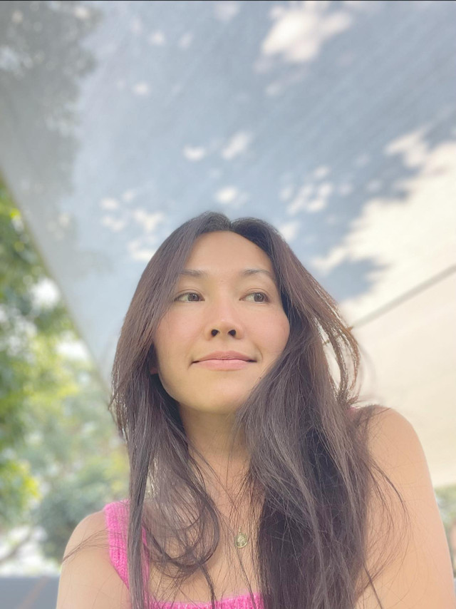 Cơ ngơi ngập hoa trái của diễn viên Kim Hiền ở Mỹ Co ngoi ngap hoa trai cua dien vien Kim Hien o My