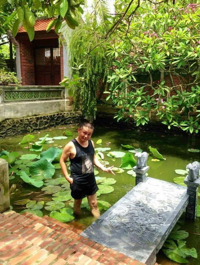 Đại gia làng hài Xuân Hinh sở hữu nhà gỗ bạc tỷ - Hình 4 Dai gia lang hai Xuan Hinh so huu nha go bac ty-Hinh-4