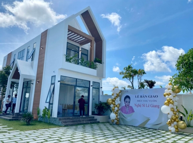 Ngắm biệt thự 10 tỷ đồng rộng hơn 500m2 của nghệ sĩ Lê Giang - Hình 4 Ngam biet thu 10 ty dong rong hon 500m2 cua nghe si Le Giang-Hinh-4