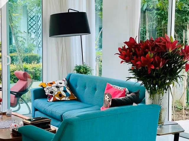 Ben trong can biet thu tien ty cua doanh nhan Dao Lan Huong - vo Shark Binh