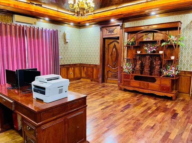 Cận cảnh căn biệt thự toàn gỗ quý của đại gia Bắc Ninh - Hình 3 Can canh can biet thu toan go quy cua dai gia Bac Ninh-Hinh-3