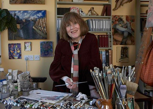 Những bức tranh của bà Charlotte Johnson Wahl thường được bán với giá 1-5 nghìn bảng Anh. Cuộc triển lãm tranh phong cảnh thành phố vào năm 2004 của bà còn thu hút đến mức “cháy” vé. Ảnh: trickscorner