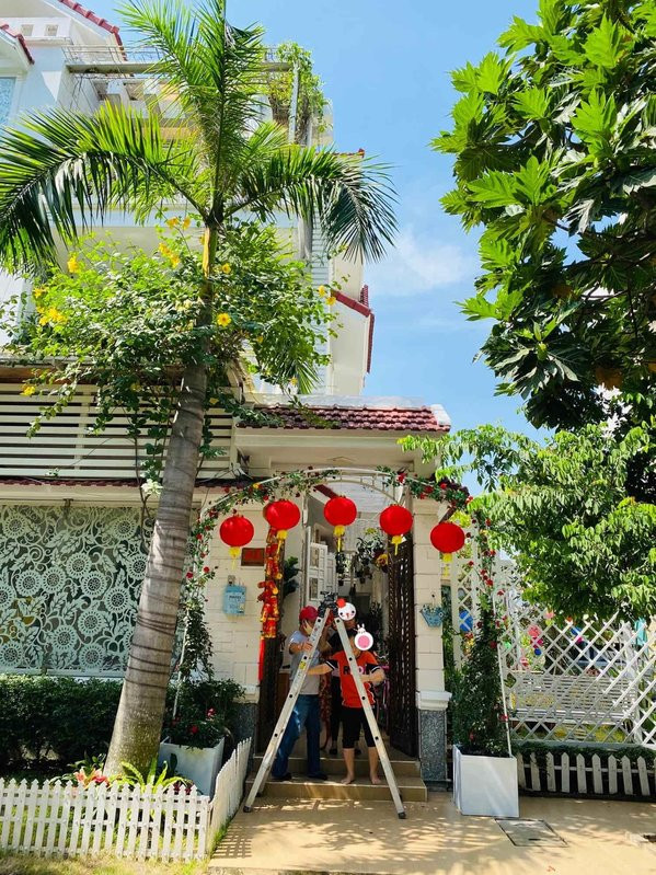 Ngắm biệt thự ngập tràn sắc Tết của ca sĩ Vy Oanh Ngam biet thu ngap tran sac Tet cua ca si Vy Oanh