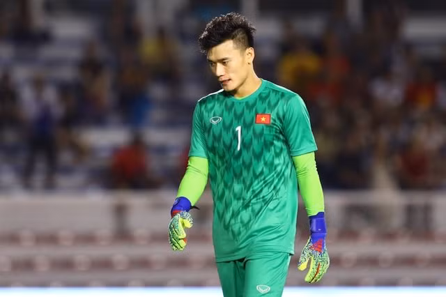 Da cho CLB TP HCM, thu mon Bui Tien Dung nhan luong bao nhieu?