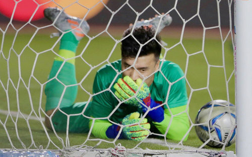 Đại gia nào tặng xe hơn 2 tỷ cho thủ môn Bùi Tiến Dũng? Dai gia nao tang xe hon 2 ty cho thu mon Bui Tien Dung?