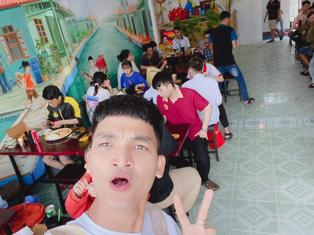 Chuỗi quán bún đậu của Mạc Văn Khoa làm ăn ra sao? - Hình 2 Chuoi quan bun dau cua Mac Van Khoa lam an ra sao?-Hinh-2